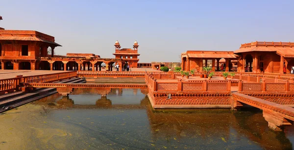 FATEHPUR SIKRI INDIA - 03 01 01 2023: Fatehpur Sikri, Hindistan 'ın Uttar Pradesh ilçesine bağlı bir kasabadır. Fatehpur Sikri 1571 yılında İmparator Akbar tarafından Babür İmparatorluğu 'nun başkenti olarak kuruldu.