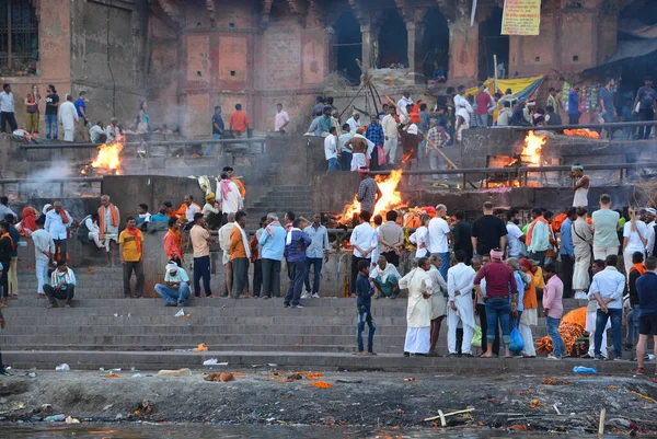 stock image VARANASI BHOJPUR PURVANCHAL INDIA - 03 05 2023: View of the ceremony of the cremation of a unknown Hindu person at Manikarnika Ghat front the Ganges river in Varanasi