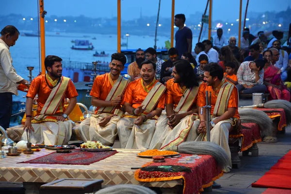Varanasi Bhojpur Purvanchal India Hinduscy Kapłani Odprawiają Rytuał Ganga Aarti — Zdjęcie stockowe
