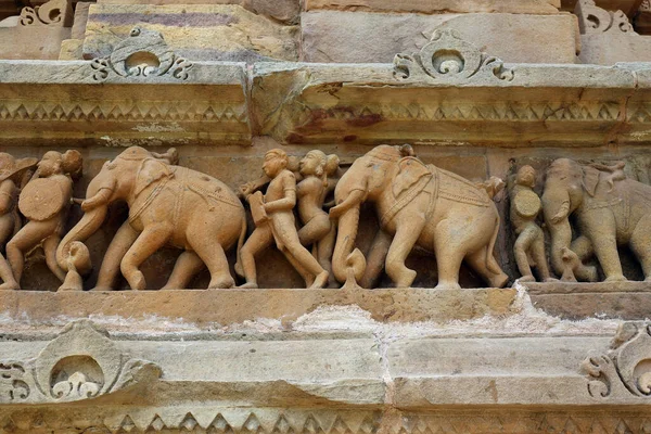 カジュラホ マディハ プラデシュ インディア 2023年3月3日 カジュラホ記念物群は ヒンドゥ教とジャイナ教の寺院群で ナーガ様式の建築的象徴といくつかのエロティックな彫刻で知られている — ストック写真