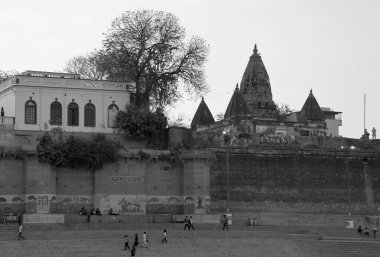 VARANASI BHOJPUR PURVANCHAL INDIA - 03 05 05 2023: Varanasi, Banaras veya Benares ve Kashithat Hindu dünyasında hac, ölüm ve yas geleneğinde merkezi bir yere sahiptir. 