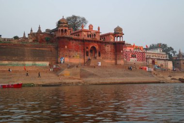 VARANASI BHOJPUR PURVANCHAL INDIA - 03 05 05 2023: Varanasi, Banaras veya Benares ve Kashithat Hindu dünyasında hac, ölüm ve yas geleneğinde merkezi bir yere sahiptir.
