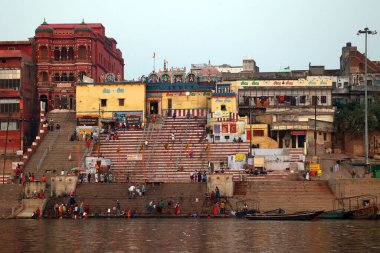 VARANASI BHOJPUR PURVANCHAL INDIA - 03 05 05 2023: Varanasi, Banaras veya Benares ve Kashithat Hindu dünyasında hac, ölüm ve yas geleneğinde merkezi bir yere sahiptir. 