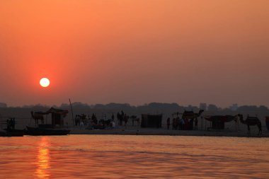Hindistan 'da deniz kıyısında gün batımı