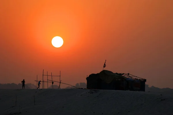 Солнце Восходит Над Восточным Берегом Реки Ганг Около Варанаси Индия — стоковое фото