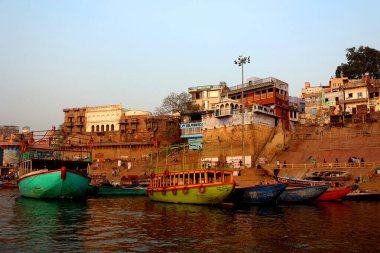 VARANASI BHOJPUR PURVANCHAL INDIA - 03 05 05 2023: Varanasi, Banaras veya Benares ve Kashithat Hindu dünyasında hac, ölüm ve yas geleneğinde merkezi bir yere sahiptir.