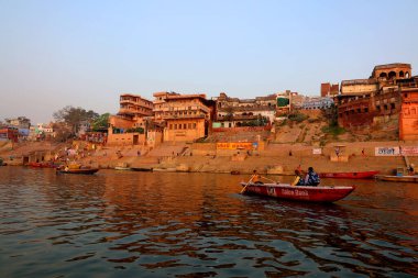 VARANASI BHOJPUR PURVANCHAL INDIA - 03 05 05 2023: Varanasi, Banaras veya Benares ve Kashithat Hindu dünyasında hac, ölüm ve yas geleneğinde merkezi bir yere sahiptir.