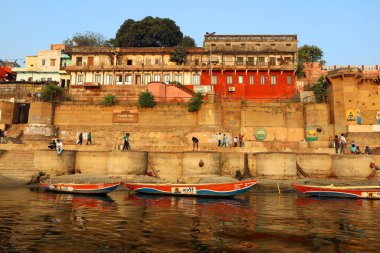 VARANASI BHOJPUR PURVANCHAL INDIA - 03 05 05 2023: Varanasi, Banaras veya Benares ve Kashithat Hindu dünyasında hac, ölüm ve yas geleneğinde merkezi bir yere sahiptir.