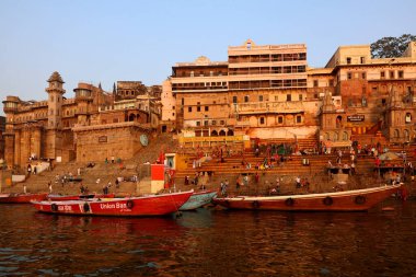 VARANASI BHOJPUR PURVANCHAL INDIA - 03 05 05 2023: Varanasi, Banaras veya Benares ve Kashithat Hindu dünyasında hac, ölüm ve yas geleneğinde merkezi bir yere sahiptir.