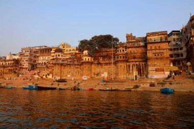 VARANASI BHOJPUR PURVANCHAL INDIA - 03 05 05 2023: Varanasi, Banaras veya Benares ve Kashithat Hindu dünyasında hac, ölüm ve yas geleneğinde merkezi bir yere sahiptir.