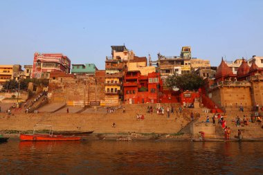 VARANASI BHOJPUR PURVANCHAL INDIA - 03 05 05 2023: Varanasi, Banaras veya Benares ve Kashithat Hindu dünyasında hac, ölüm ve yas geleneğinde merkezi bir yere sahiptir.