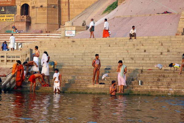 Varanasi Bhojpur Purvanchal India 2023 Hinduk Rituális Fürdőt Vesznek Ganga — Stock Fotó