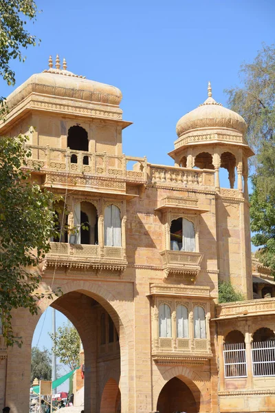 Jaisalmer Rajasthan India 2023 Gadisar Reggel Ember Alkotta Víztározó Templomokkal — Stock Fotó