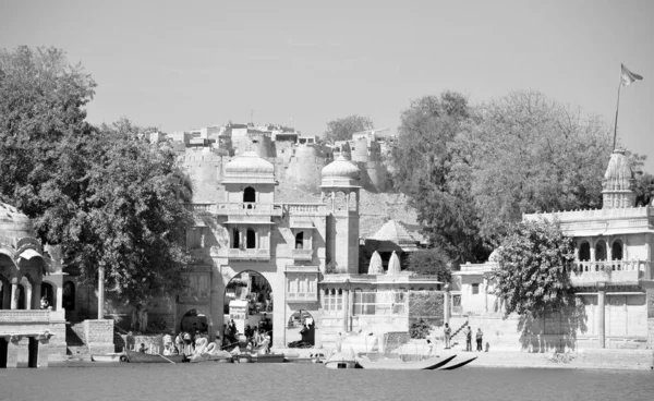 Jisalmer Rajasthan India 2023 Gadisar Lake Morning 斋萨尔默的人造水库和寺庙 拉贾斯坦邦印度 — 图库照片