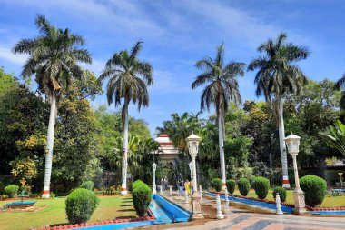 UDAIPUR RAJASTHAN INDIA - 02: 20 2023: Saheliyon-ki-Bari (Bakirelerin Bahçesi) Hindistan 'ın Rajasthan eyaletinde Udaipur' da popüler bir turizm alanıdır..