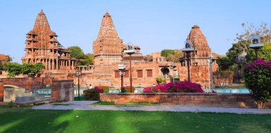 JODHPUR RAJASTHAN INDIA - 02 14 2023: Mandore Garden jodhpur şehrinin eski Hindu Tapınağı dış yapısı, Hindistan