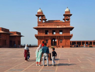 FATEHPUR SIKRI INDIA - 03 01 01 2023: Fatehpur Sikri, Hindistan 'ın Uttar Pradesh ilçesine bağlı bir kasabadır. Fatehpur Sikri 1571 yılında İmparator Akbar tarafından Babür İmparatorluğu 'nun başkenti olarak kuruldu.