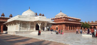 FATEHPUR SIKRI INDIA - 03 01 01 2023: Fatehpur Sikri, Hindistan 'ın Uttar Pradesh ilçesine bağlı bir kasabadır. Fatehpur Sikri 1571 yılında İmparator Akbar tarafından Babür İmparatorluğu 'nun başkenti olarak kuruldu.
