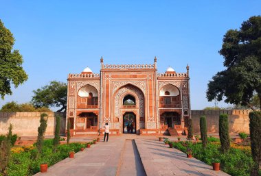 AGRA UTTAR PRADESH INDIA - 03 01 01 2023: I 'timad-ud-Daulah Mezarı, Hindistan' ın Uttar Pradesh eyaletinin Agra kentinde bulunan bir Mughal mozolesidir. 