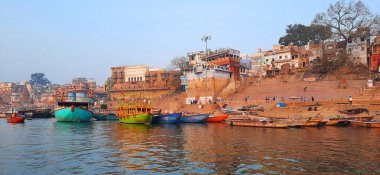 VARANASI BHOJPUR PURVANCHAL INDIA - 03 05 05 2023: Varanasi, Banaras veya Benares ve Kashithat 'in, Hindu dünyasında hac, ölüm ve yas geleneğinde merkezi bir yeri vardır.