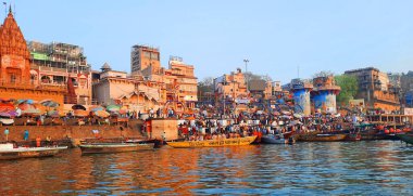 VARANASI BHOJPUR PURVANCHAL INDIA - 03 05 05 2023: Varanasi, Banaras veya Benares ve Kashithat 'in, Hindu dünyasında hac, ölüm ve yas geleneğinde merkezi bir yeri vardır.