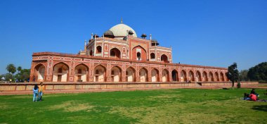 DELHI INDIA - 02 11 2023: Humayun 'un mezarı Delhi' deki Babür İmparatoru Humayun 'un mezarıdır.