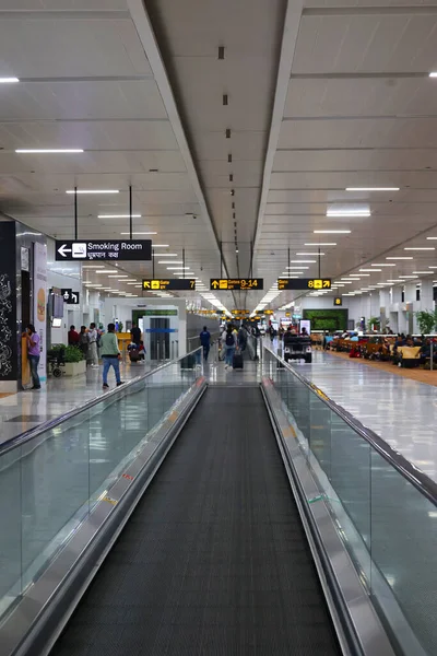 デリーインド 2023年 デリー空港の国際空港でフラットエスカレーター — ストック写真