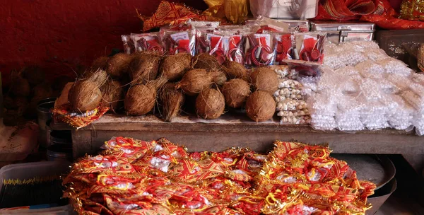 Ofertas Flor Coco Para Ceremonia Religiosa Hindú Festival Santo —  Fotos de Stock