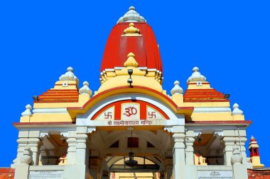 DELHI INDIA - 102 2023: Laxminarayan Mandir, Delhi, Hindistan 'da Laxminarayan' a adanmış bir Hindu tapınağıdır. Laxminarayan genellikle Vishnu anlamına gelir