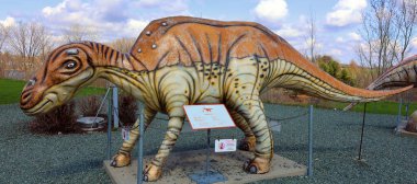 SAINT-LEONARD-D 'ASTON QUEBEC CANADA - 04 15 2023: Maiasaura, anlamı 