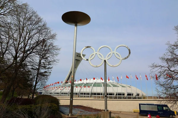 蒙特利尔快车 加拿大蒙特利尔奥运会体育场和奥运塔 是世界上最高的斜塔 奥运会火炬是一座175米高 45度的斜塔 — 图库照片