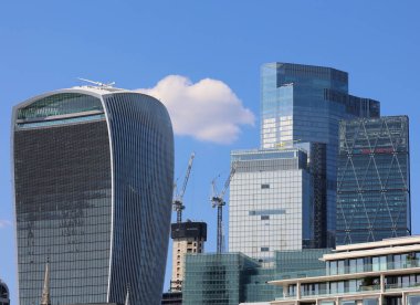 LONDON BİRLİĞİ KINGDOM - 06 19 19 2023: 20 Fenchurch Caddesi, Londra 'nın tarihi finans bölgesinde, Fenchurch Caddesi' ndeki adreslerinden ismini alan bir ticari gökdelendir.