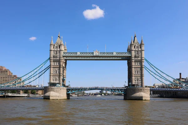 06年19月23日 伦敦塔桥 Tower Bridge 是一座位于伦敦的一级综合基座和悬索桥 建于1886年至1894年 由霍勒斯琼斯设计 — 图库照片