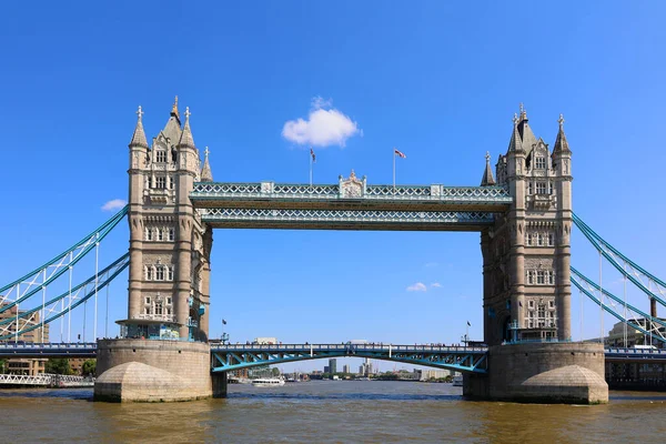 06年19月23日 伦敦塔桥 Tower Bridge 是一座位于伦敦的一级综合基座和悬索桥 建于1886年至1894年 由霍勒斯琼斯设计 — 图库照片
