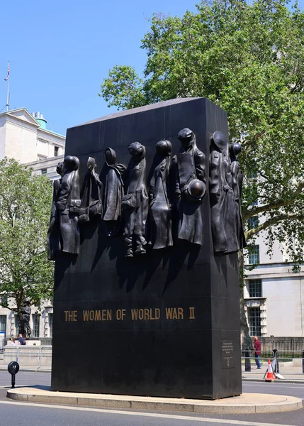 英国伦敦 06年9月19日2023 第二次世界大战妇女纪念碑 Monument Women World War 是位于伦敦白厅的一座英国国家战争纪念碑 位于唐宁街尽头的Cenotaph旁边 — 图库照片