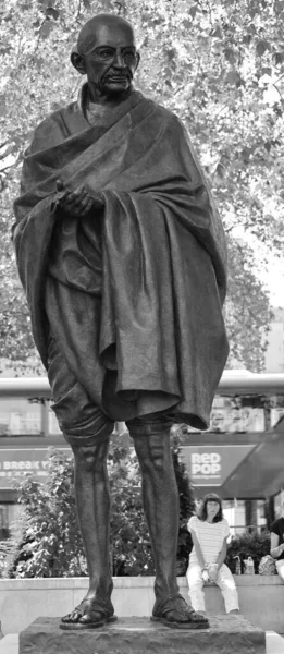 Λονδινο Ηνωμενο Βασιλειο 2023 Άγαλμα Του Μαχάτμα Γκάντι Στην Πλατεία — Φωτογραφία Αρχείου