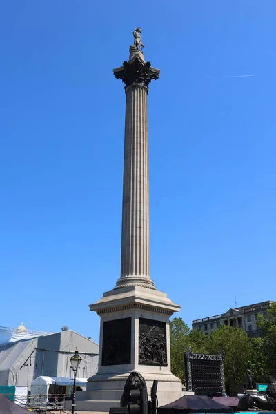 英国伦敦 06年2023年9月19日 纳尔逊海军上将雕像 座落在伦敦纳尔逊圆柱顶上 — 图库照片
