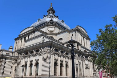 BÜYÜK KINGDOM - 06 19 2023: Westminster Sarayı, Birleşik Krallık Parlamentosu 'nun iki meclisi olan Avam Kamarası ve Lordlar Kamarası' nın buluşma yeridir..