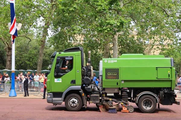 London United Kingdom 2023年 Trooping Colour Horses Poo Sweeper — ストック写真