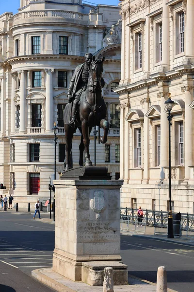 ロンドンイギリス 2023年6月19日 ダグラス ヘイグ 英語版 第1アール ヘイグ 英語版 はイギリス陸軍の上級将校 この記念碑はホワイトホールに敬意と記念碑として建てられている — ストック写真