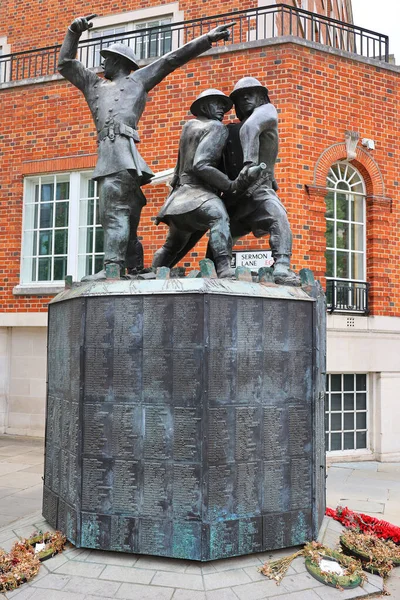 英国伦敦 06年17月23日 圣保罗大教堂第一次世界大战纪念碑上的雕塑 — 图库照片