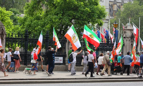 ロンドン英国 2023年 自由イランのためのウェストミンスター議会の前で抗議する人々 — ストック写真