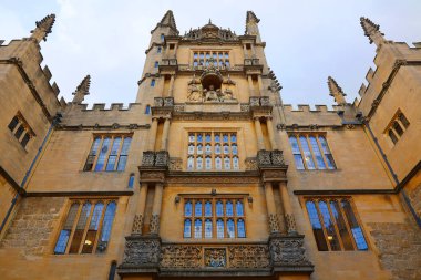 Londra Birleşik KINGDOM 06 19 2023: Oxford 'un en ünlü binalarından bazıları, çarpıcı mimarisi ile ünlüdür..