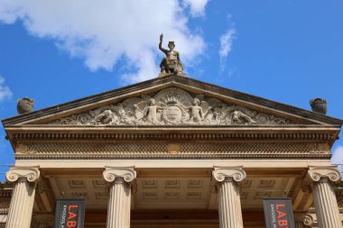 OXFORD, UNITED KINGDOM 06 20 2023: İsa Kilisesi Oxford 'un en güzel üniversitelerinden birinde okuyan öğrenci ve personel topluluğuna ev sahipliği yapıyor