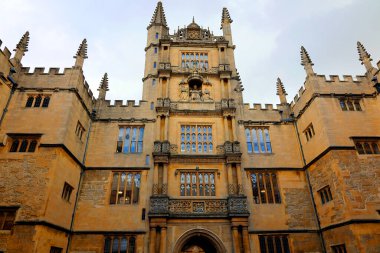 UNITED KINGDOM 06 19 2023: Oxford 'un en ünlü binalarından bazıları çarpıcı mimarisi ile ünlüdür..     
