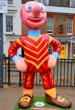 LONDRA BİRLİK KINGDOM 06 17 2023: Morph Heykellerden oluşan bir ordu şimdi Londra 'nın etrafında yeni bir sanat patikasında noktalandı