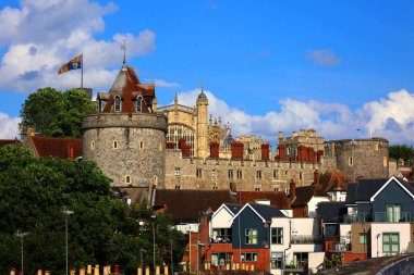 WINDSOR BİRLİĞİ KINGDOM 06 19 19 2023: Windsor Şatosu İngiltere 'nin Berkshire eyaletinin Windsor şehrinde bir kraliyet ikametgahıdır..