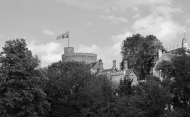 WINDSOR BİRLİĞİ KINGDOM 06 19 19 2023: Windsor Şatosu İngiltere 'nin Berkshire eyaletinin Windsor şehrinde bir kraliyet ikametgahıdır..