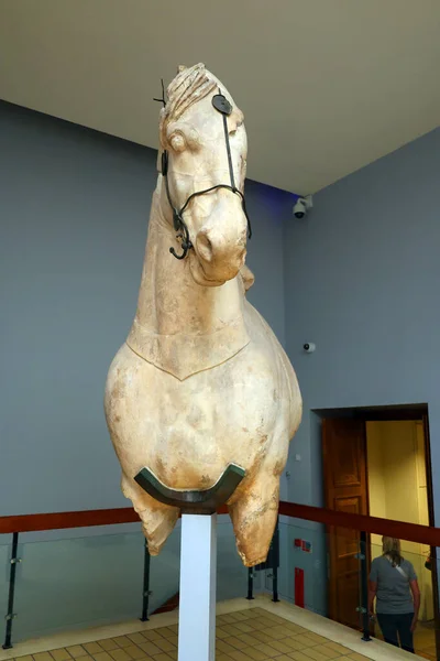 stock image LONDON UNITED KINGDOM 06 17 2023: Marble statue from the Mausoleum of Halikarnassos. It represents the forepart of a horse belonging to the colossal chariot group which crowned the tomb