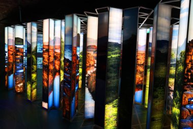 Müzedeki tarihi sergilerin manzarası